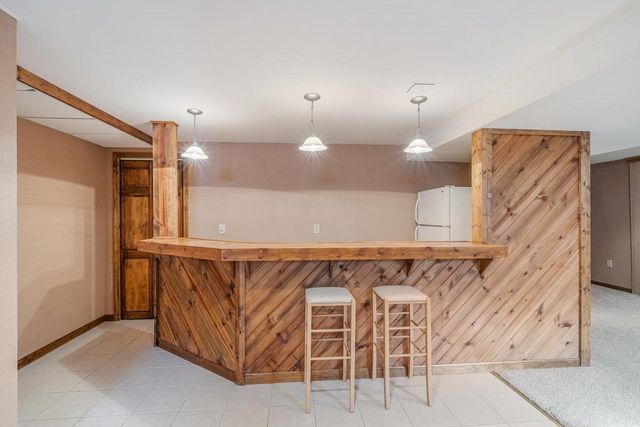 1253 MEADOWVIEW DRIVE, Menasha, WI 54952