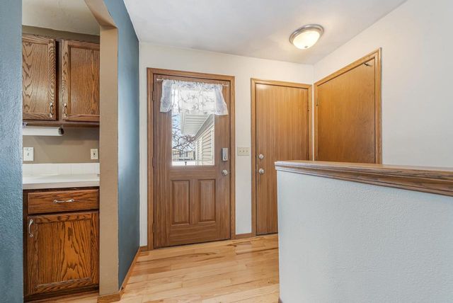 1253 MEADOWVIEW DRIVE, Menasha, WI 54952