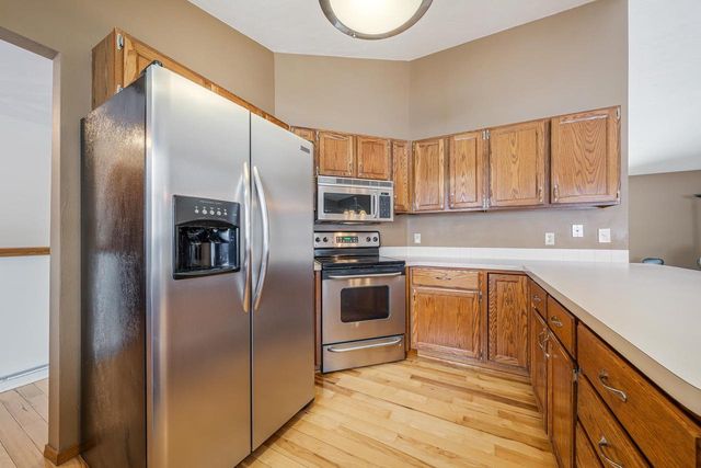 1253 MEADOWVIEW DRIVE, Menasha, WI 54952