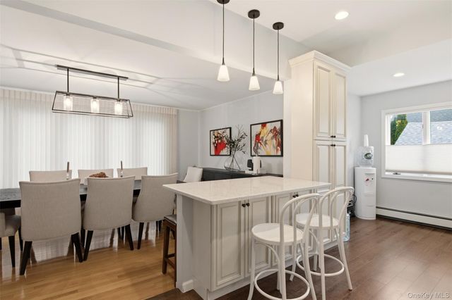 17 Park Place, Floral Park, NY 11001