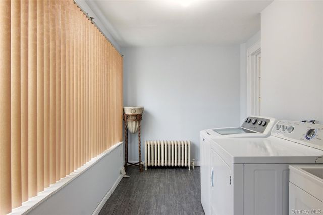 17 Park Place, Floral Park, NY 11001