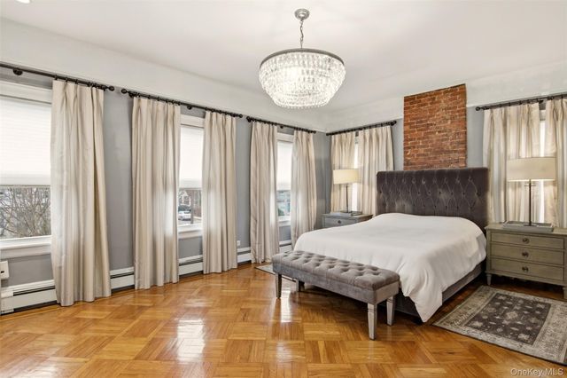 17 Park Place, Floral Park, NY 11001