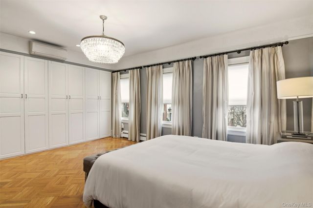 17 Park Place, Floral Park, NY 11001