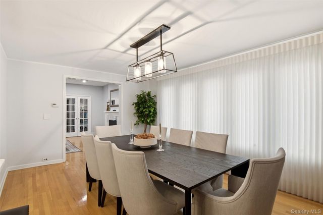 17 Park Place, Floral Park, NY 11001