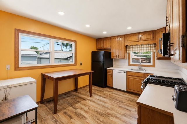 1110 MAYPER Drive, Carter Lake, IA 51510