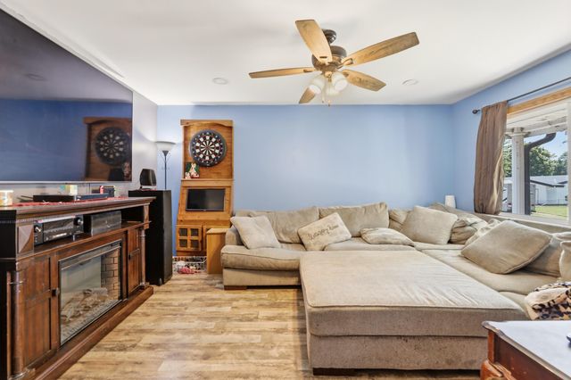 1110 MAYPER Drive, Carter Lake, IA 51510