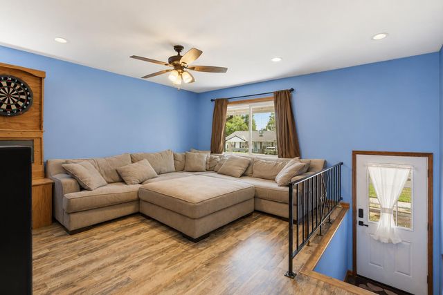1110 MAYPER Drive, Carter Lake, IA 51510