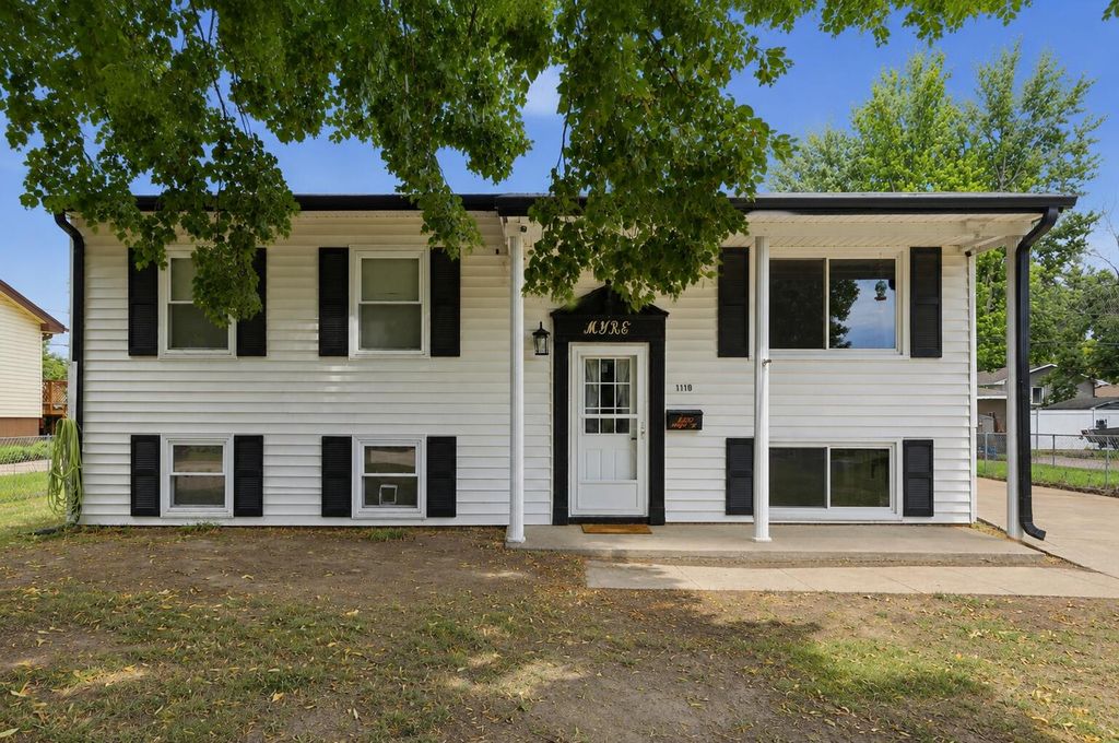 1110 MAYPER Drive, Carter Lake, IA 51510