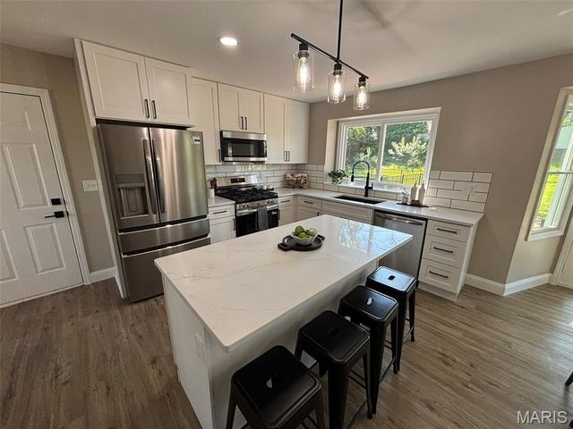 1917 Dovercliff Court, Chesterfield, MO 63017