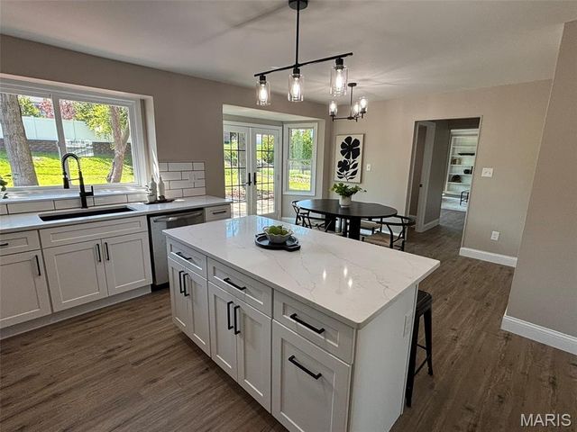 1917 Dovercliff Court, Chesterfield, MO 63017