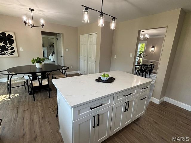 1917 Dovercliff Court, Chesterfield, MO 63017