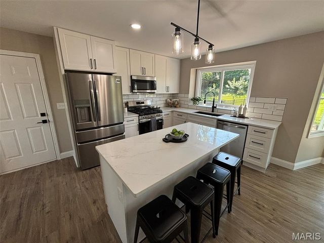 1917 Dovercliff Court, Chesterfield, MO 63017