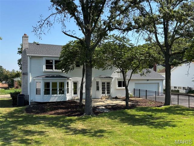 1917 Dovercliff Court, Chesterfield, MO 63017