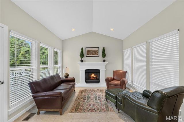 9326 Caddyshack Circle, St Louis, MO 63127