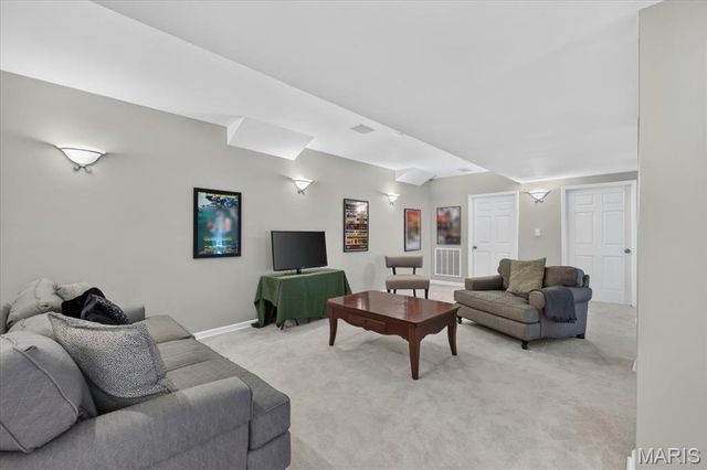 9326 Caddyshack Circle, St Louis, MO 63127