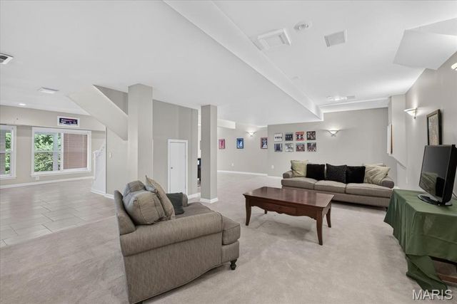 9326 Caddyshack Circle, St Louis, MO 63127