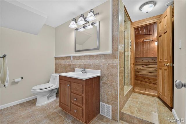 9326 Caddyshack Circle, St Louis, MO 63127