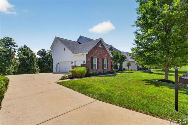 9326 Caddyshack Circle, St Louis, MO 63127