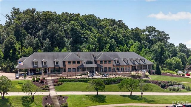 9326 Caddyshack Circle, St Louis, MO 63127