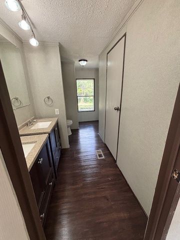 9475 Pinewood Drive, Hawk Cove, TX 75474