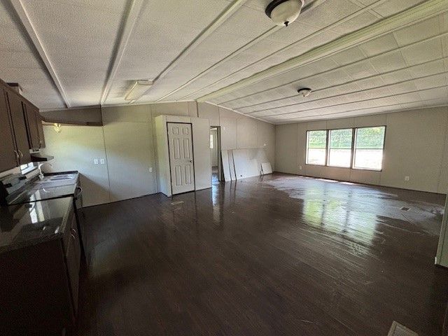 9475 Pinewood Drive, Hawk Cove, TX 75474