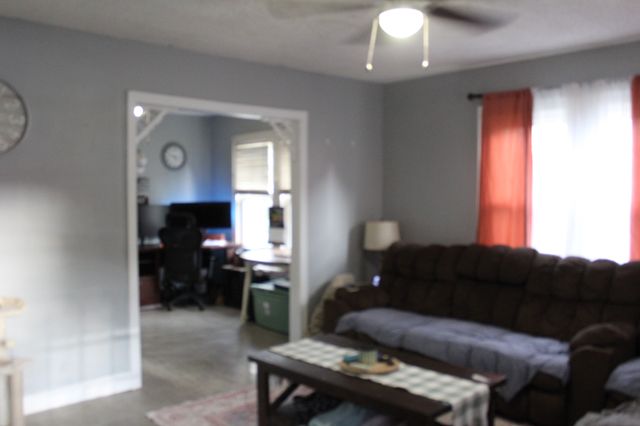 102 Oak Ave, Centerville, TN 37033