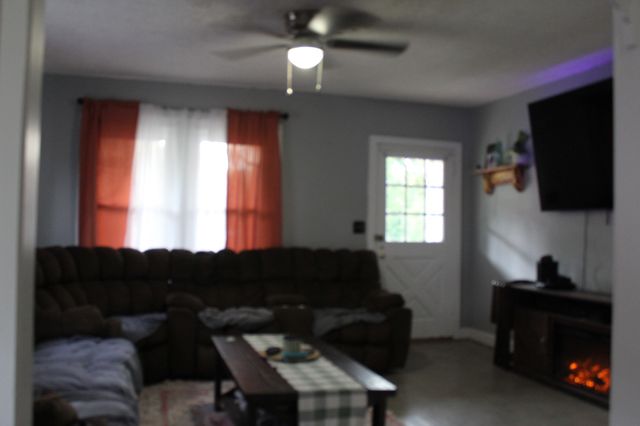 102 Oak Ave, Centerville, TN 37033