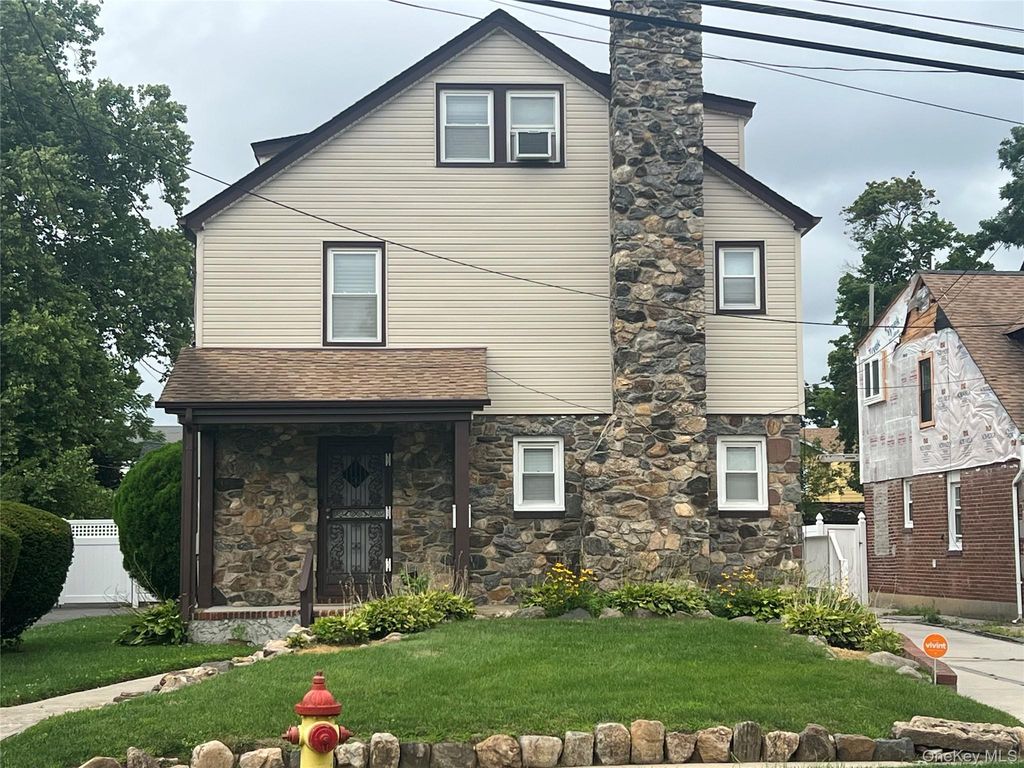221 Grand Avenue, Freeport, NY 11520