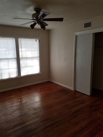 1401 W Lovers Lane, Arlington, TX 76013