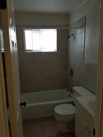 1401 W Lovers Lane, Arlington, TX 76013