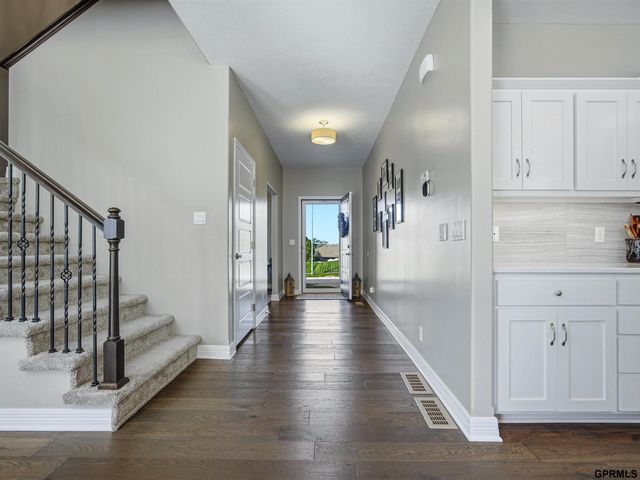 10215 S 124 Street, Papillion, NE 68046