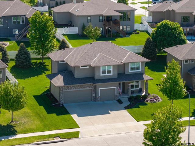 10215 S 124 Street, Papillion, NE 68046