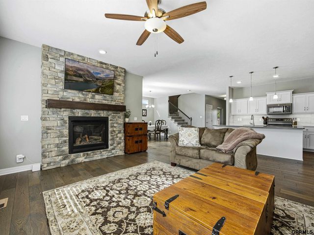 10215 S 124 Street, Papillion, NE 68046