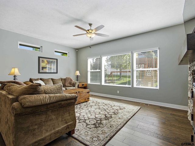 10215 S 124 Street, Papillion, NE 68046