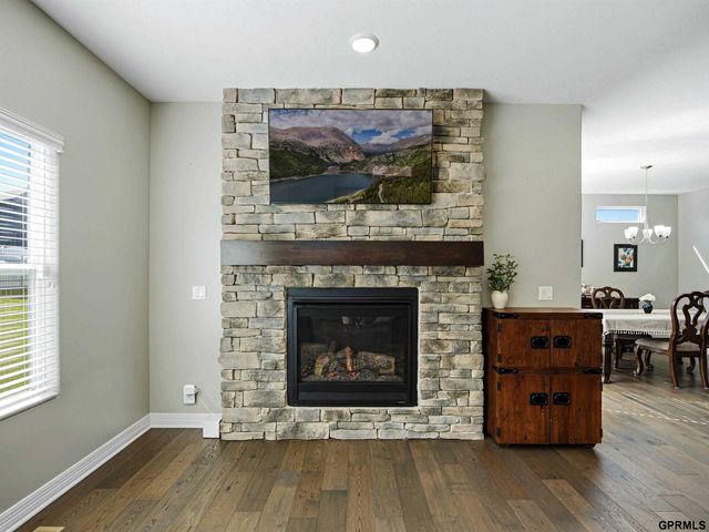 10215 S 124 Street, Papillion, NE 68046