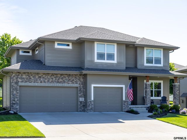 10215 S 124 Street, Papillion, NE 68046