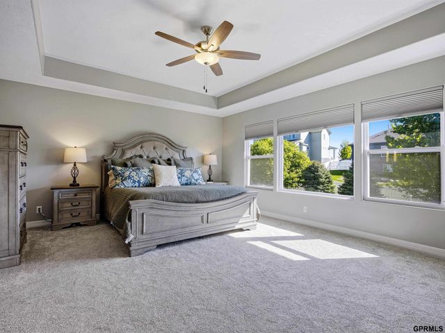 10215 S 124 Street, Papillion, NE 68046