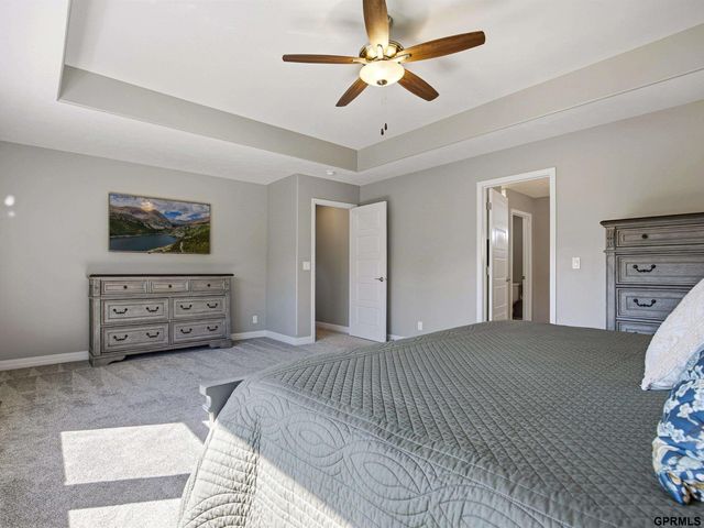 10215 S 124 Street, Papillion, NE 68046