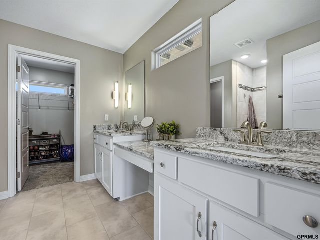 10215 S 124 Street, Papillion, NE 68046