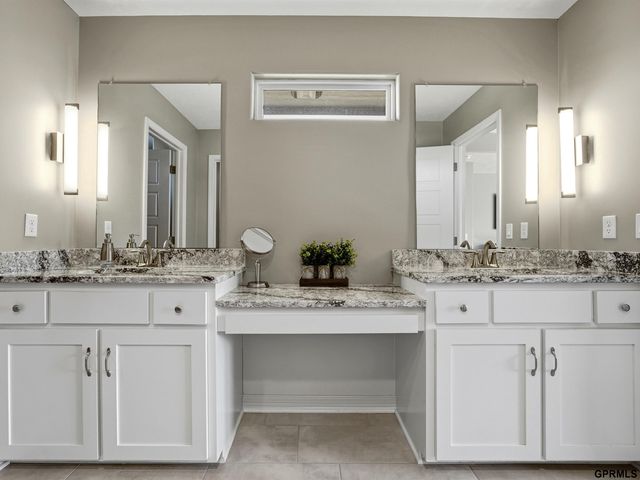 10215 S 124 Street, Papillion, NE 68046