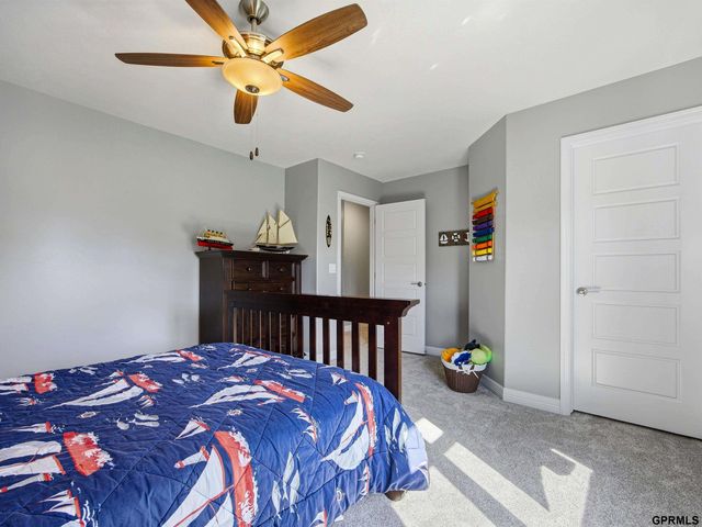 10215 S 124 Street, Papillion, NE 68046