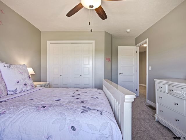 10215 S 124 Street, Papillion, NE 68046