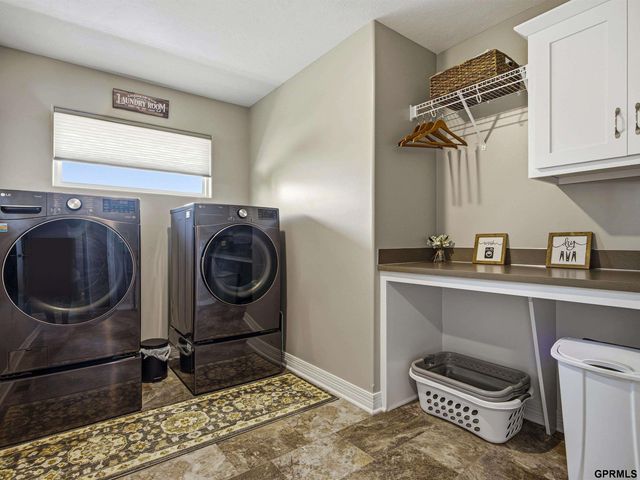 10215 S 124 Street, Papillion, NE 68046