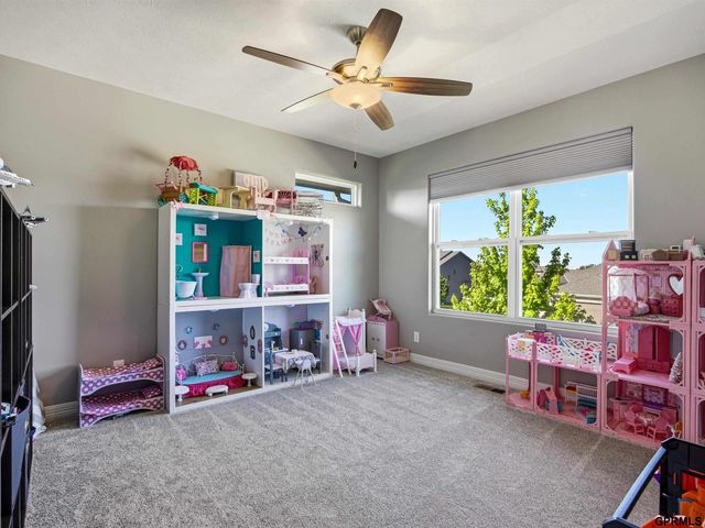 10215 S 124 Street, Papillion, NE 68046