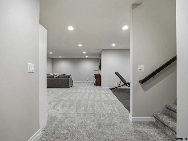 10215 S 124 Street, Papillion, NE 68046