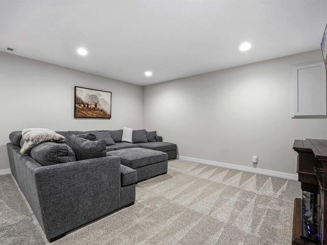 10215 S 124 Street, Papillion, NE 68046