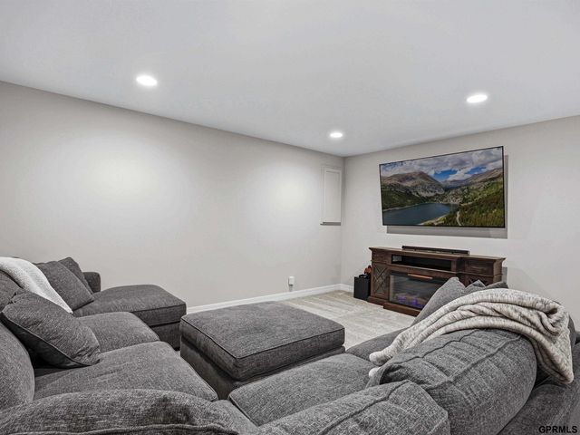 10215 S 124 Street, Papillion, NE 68046