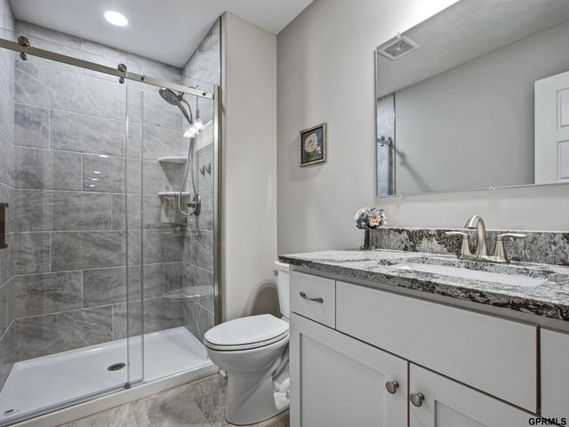 10215 S 124 Street, Papillion, NE 68046