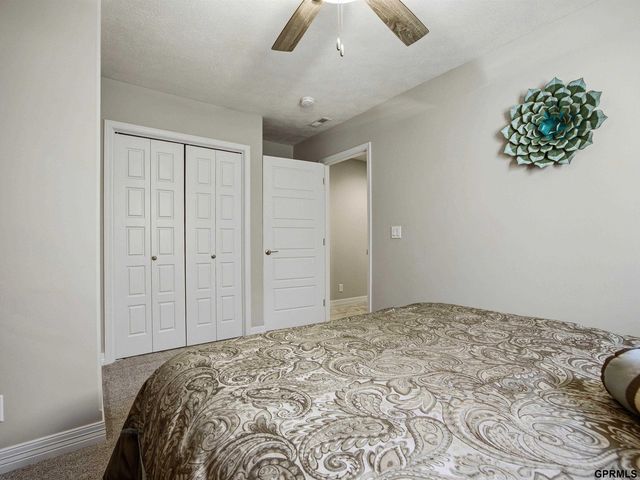 10215 S 124 Street, Papillion, NE 68046