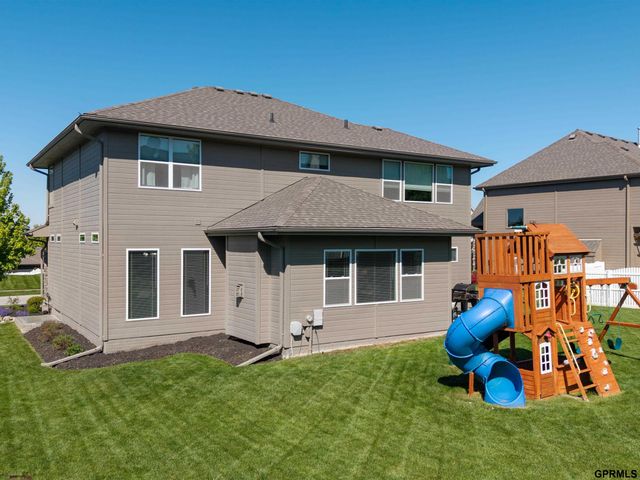10215 S 124 Street, Papillion, NE 68046